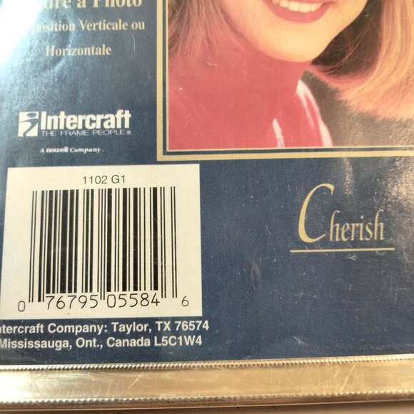 Gold Tone Intercraft 4x6 Inch Photo Frame Vertical Horizontal Display - Picture 7 of 7